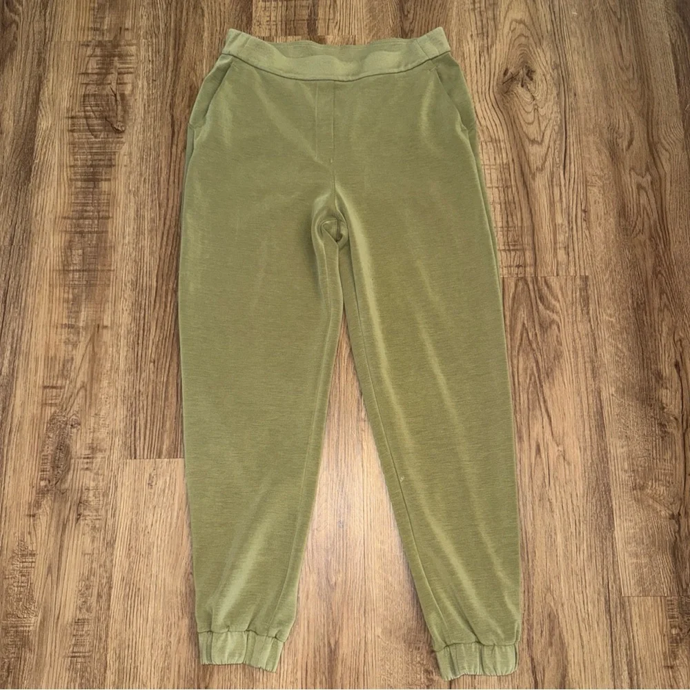 Lululemon Softstreme Relaxed HR Pant Size 10 BRZG Bronze Green Jogger